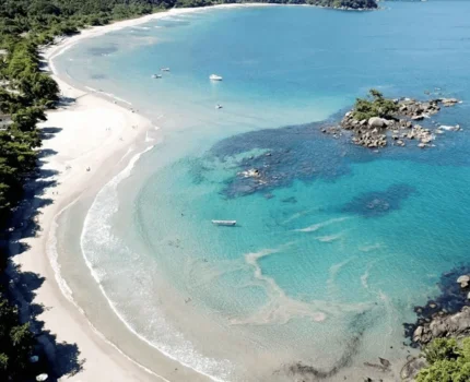 praia do castelhanos em ilhabela tambem conhecido por ter um formato de coração